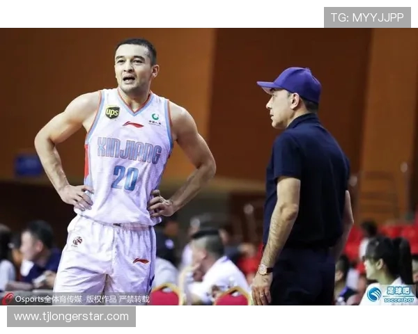 加维带领球队迎战强敌展现出色表现助力争冠之路